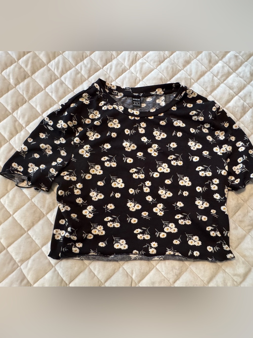 SHEIN Black Daisy Print Crop Top